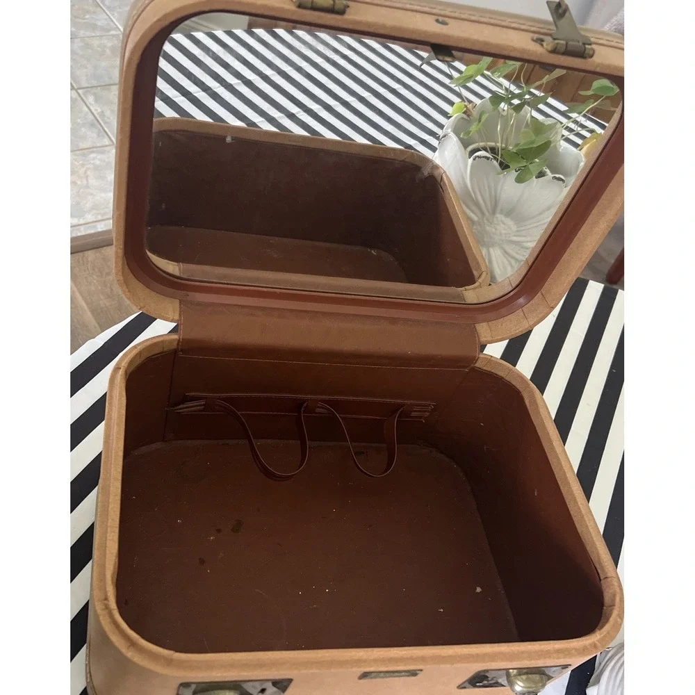 Vintage JC Higgins Train Cosmetic Beauty Traveling Case Mirror, 40's-50's Solid